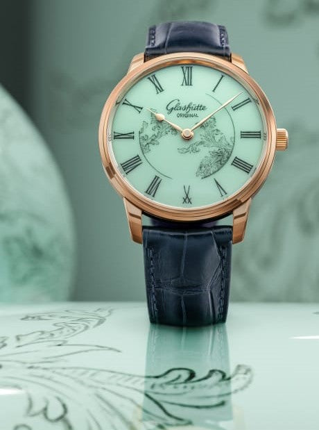 Traditional standard quality watch